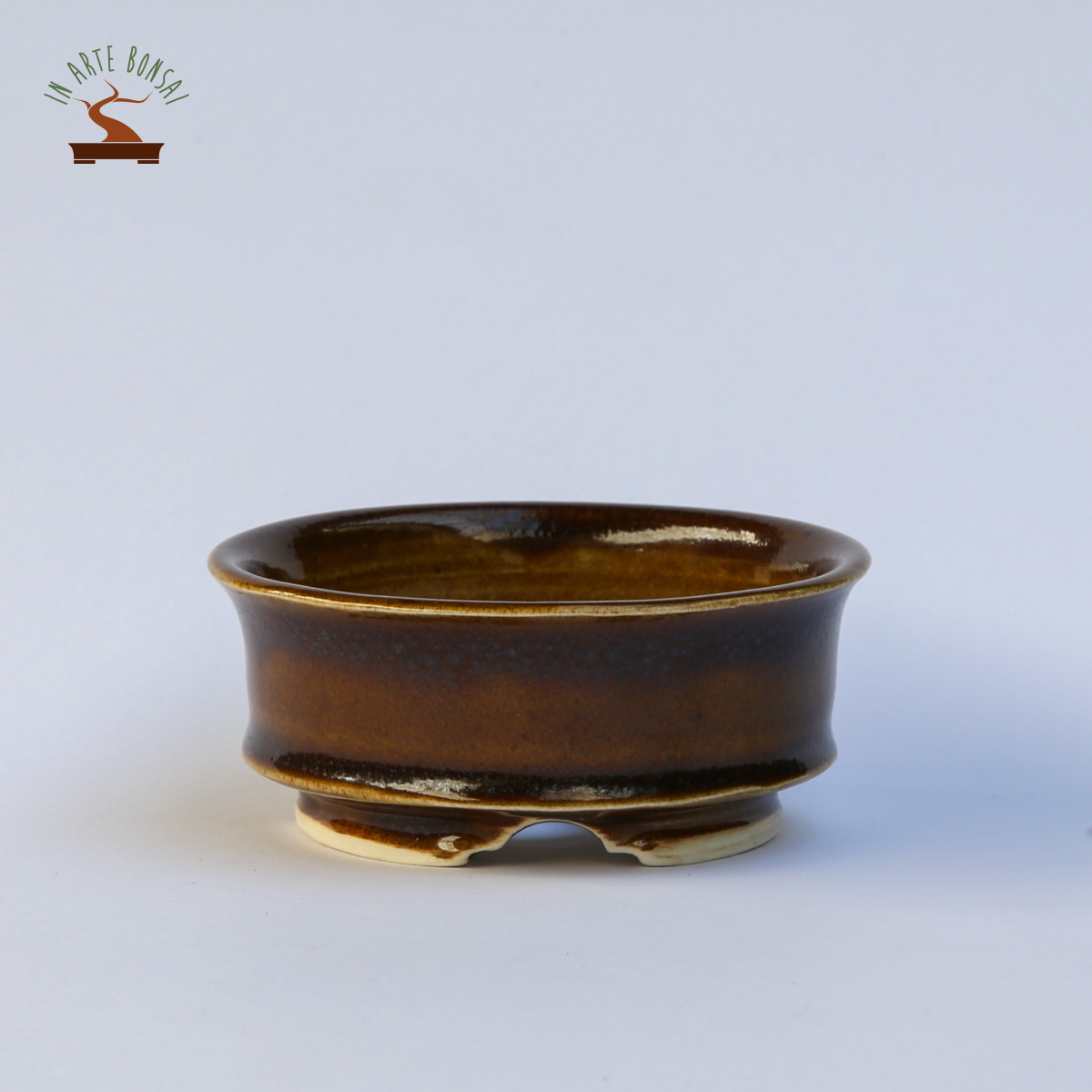 Round pot 104 mm.