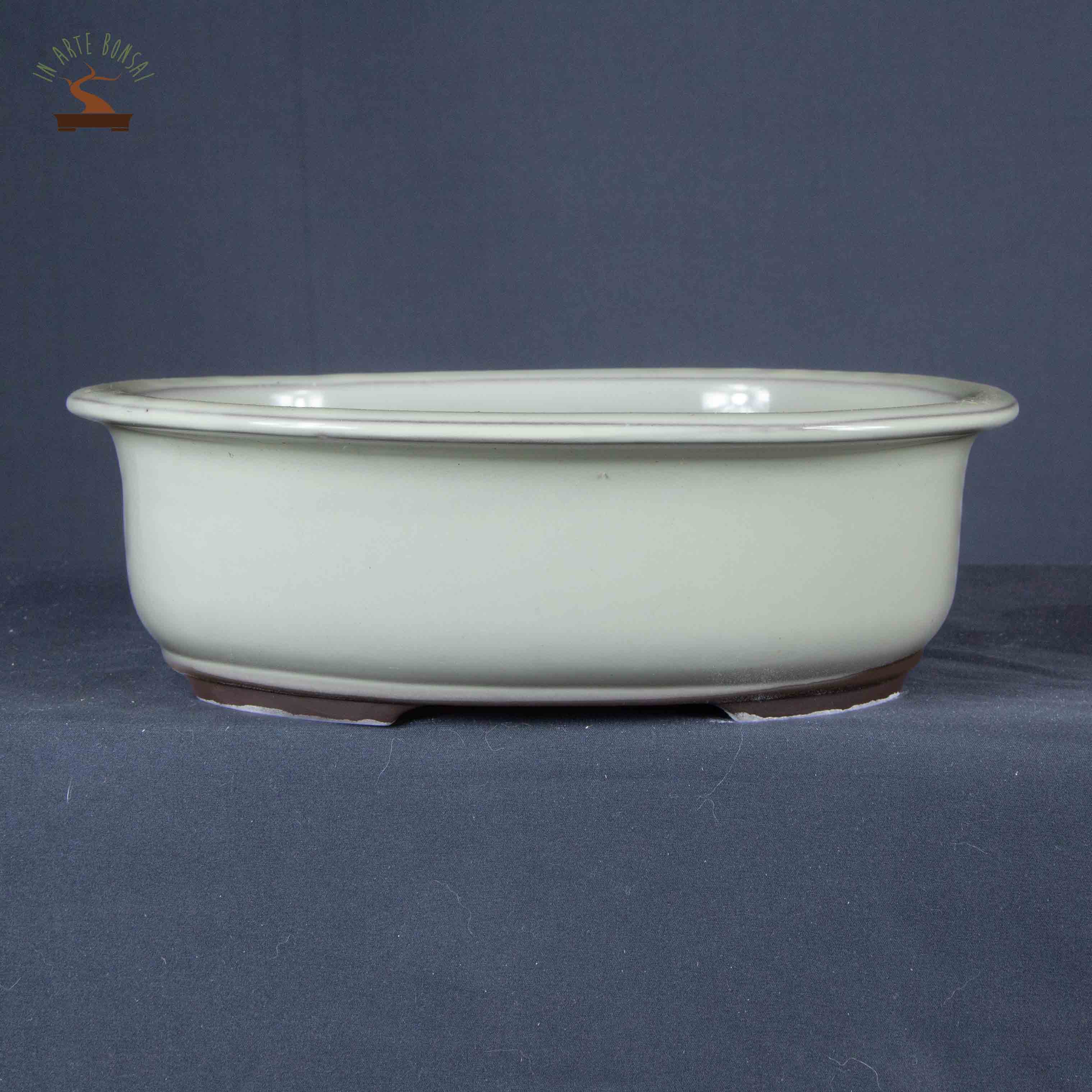 Oval pot 267 mm.